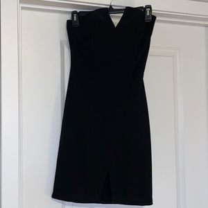 Lulu’s black dress strapless